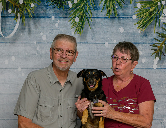 Jim and Nancy Hand with Bubba-_MAK8315