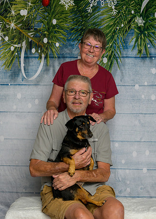 Jim and Nancy Hand with Bubba-_MAK8320
