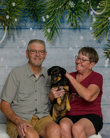 Jim and Nancy Hand with Bubba-_MAK8311