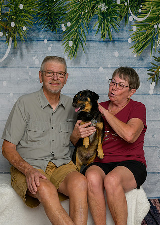 Jim and Nancy Hand with Bubba-_MAK8312
