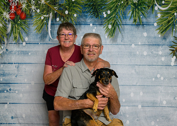 Jim and Nancy Hand with Bubba-_MAK8328