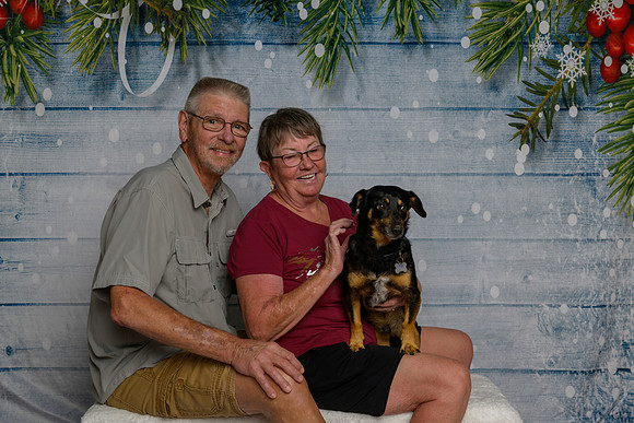 Jim and Nancy Hand with Bubba-_MAK8351