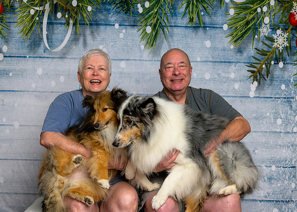 Rod & Cheryl Mees, Lily, and Rocky-_MAK8384